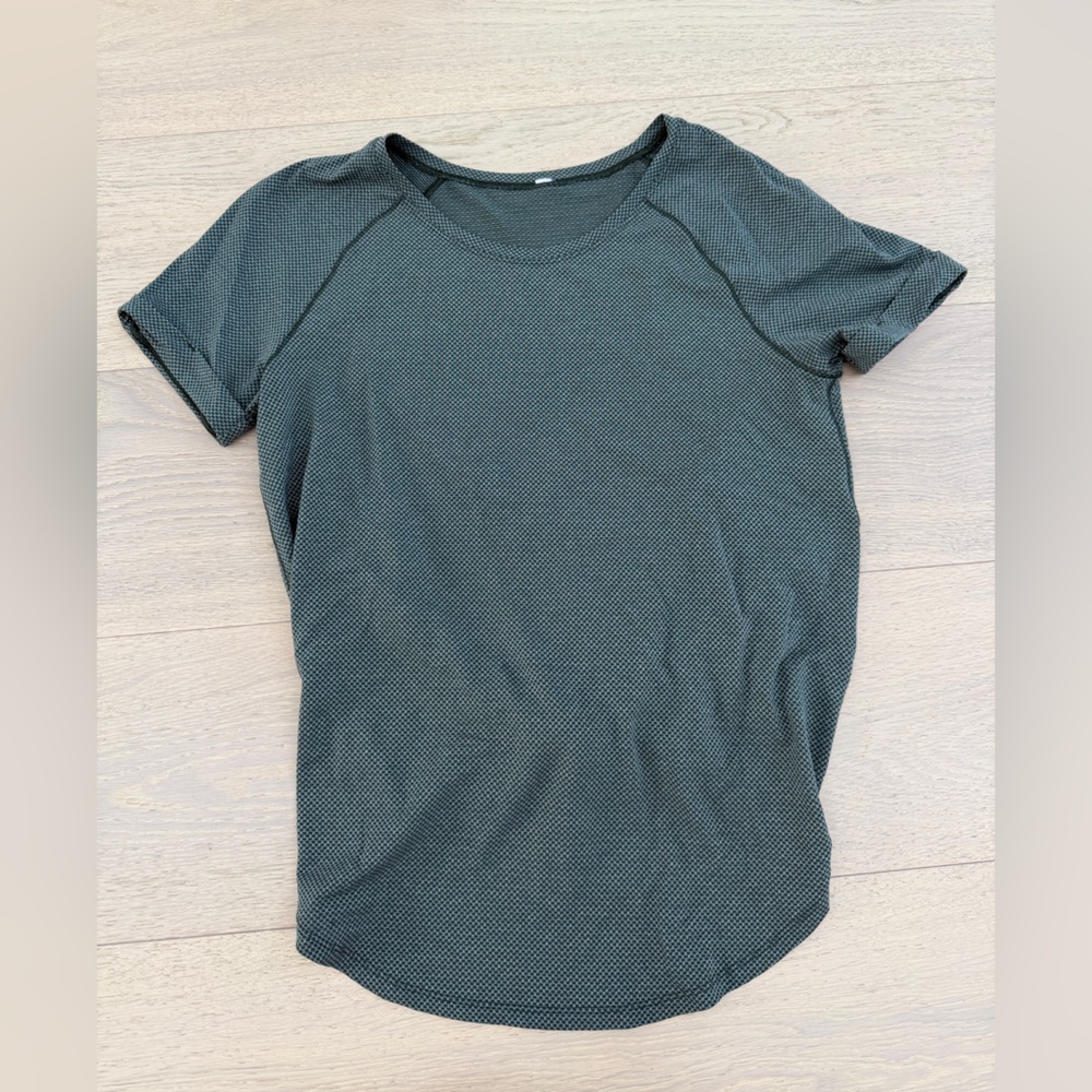 Lululemon Open Up Tie Back Tee- Heathered Camo Green / Camo Green (size 4) - Picture 3 of 4